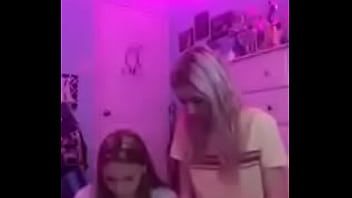 play Nastolatki pokazujące swoje cycki na camwhore.online