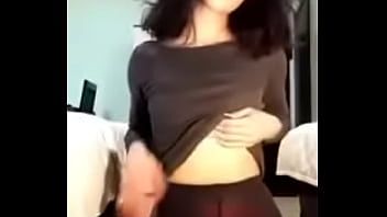 play वह अलग करना उसके कपड़े से ameporn