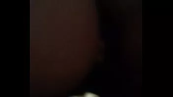 চালান পতিতা মাথা দেয় এবং খালি ব্যাকড ডগিস্টাইল পায়