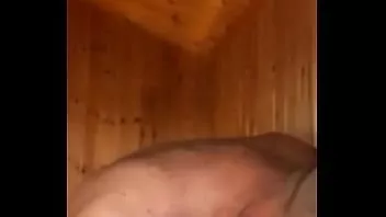 Reproducir Pareja sueca amateur tatuada follando en la sauna
