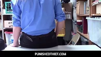 再生 罰せられた泥棒 - shoplyfter は彼の大きな雄鶏をレイチェル・カヴァリの猫の奥深くに詰め込みます