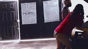 Reproduzir Seduzindo o técnico em casa (entrega). ligo para o jovem que conserta celulares e mostro a ele minha bunda em uma calcinha fio dental. deisyyeraldine grande cadela venezuelana em valledupar, colômbia (adoro transar com estranhos)