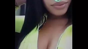 play Solo latina kız arabaya görüntülü arama ile eğlenceli