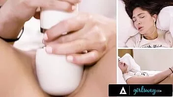 চালান গার্লসওয়ে - ক্ষুদে শ্যামাঙ্গিনী জেন ওয়াইল্ড একক অধিবেশন চলাকালীন ক্লিট ভাইব্রেটর দিয়ে নিজেকে অর্গ্যাজম দেয়