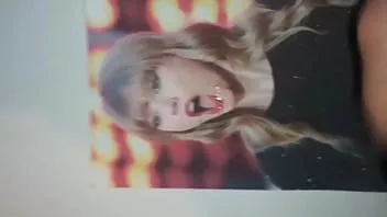 Odtwórz Cum hołd dla Taylor Swift z pussyfuck