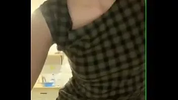 play 女孩现场脱衣服 (bit.ly/2xz8ni6)