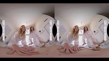 Abspielen Es ist Ihr erstes Mal im Massagesalon mit den heißen Blondinen Aiden Ashley und Tiffany Watson