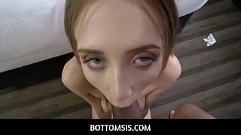 تشغيل Bottomsis - صغير الثدي ستيسيس (أودري هيمببورن) يلعق نائب الرئيس الساخن لأخيها غير الشقيق