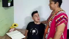 تشغيل مفاجأة الأخت غير الشقيقة: مص قضيبي الصلب أثناء غياب عمتي