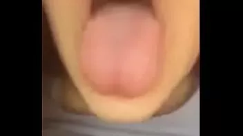 تشغيل الأسبانية في سن المراهقة إغاظة لها أثداء على camwhore.online