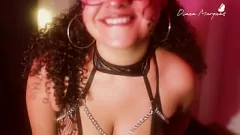 play Little Helper al lui Daddy: Latina Lesbiană cu Dildo