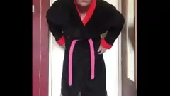 播放 双性恋业余小便爱好者燕子自己的小便：真正的自制色情