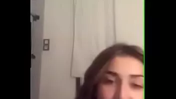 Abspielen Französisches Mädchen neckt und zeigt ihre Titten auf ameporn