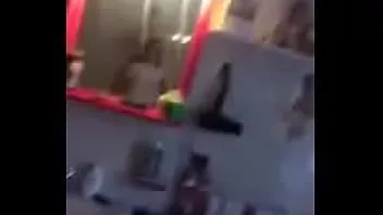 चलाएँ महिला चूसना उसके दोस्तों तैसा पर ameporn